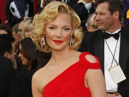 Katherine Heigl strahlt in Escada