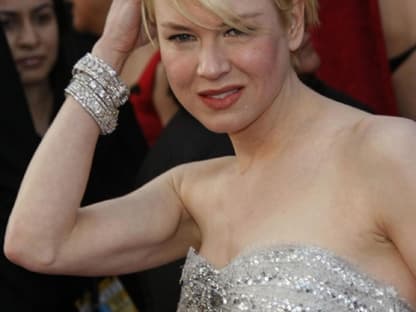 Renee Zellweger funkelte 2008 in einer bestickten Robe von Carolina Herrera 