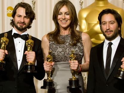 Überglücklich über den Erfolg von "Hurt Locker" - Kathryn Bigelow und ihr Team. Das Irakkriegsdrama räumte gleich 6 Awards ab