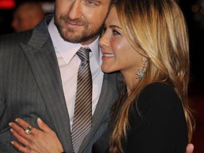 Gerard Butler und Jennifer Aniston bei der Premiere zum neuen Kinofilm "The Bounty Hunter" in London. In Deutschland kommt "Der Kautions-Cop" voraussichtlich am 1. April 2010 in die Kinos