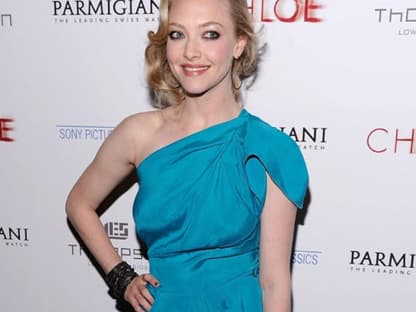 Bezaubernd: Schauspielerin Amanda Seyfried entschied sich für ein One-Shoulder-Dress von RM by Roland Mouret