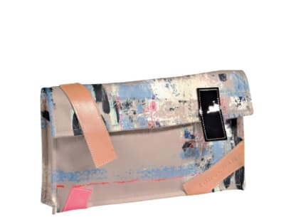 Canvas-Clutch mit Lederdetails von Longchamp, ca. 130 Euro 