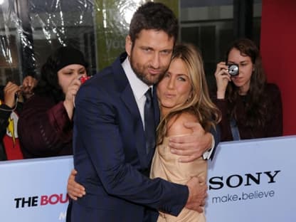 Die Turtelei ging in die nächste Runde: Bei der Premiere von "The Bounty Hunter" in New York gaben sich Gerard Butler und Jennifer Aniston wieder gewohnt verschmust