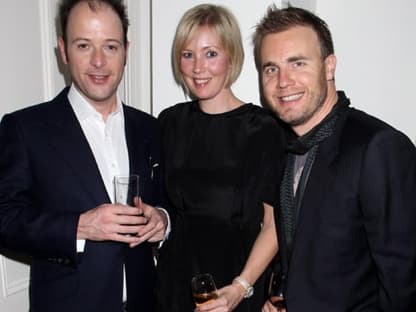 Gary Barlow mit Ehefrau Dawn und Matthew Vaughn feiern die erfolgreiche Premiere in Vaughns Haus