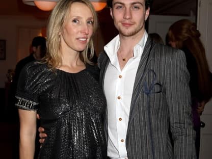 Ungleiches Paar: Die 42-jährige Filmemacherin Sam Taylor-Wood und der 19-jährige Schauspieler Aaron Johnson sorgten mit ihrem Outing für Aufsehen. Inzwischen schmiedet das Paar sogar Hochzeitspläne und erwartet bereits Nachwuchs