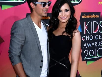 Joe Jonas mit seiner Liebe Demi Lovato