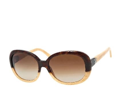 Rahmenprogramm: Extravagant geschwungener Metallrahmen von Victoria Beckham Eyewear, ca. 340 Euro