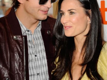 Hollywood-Beau Ashton Kutcher lässt sich gerne von seiner Ehefrau Demi Moore beraten. Zu einer Film-Premiere in Toronto kam der Schauspieler mit einer Sonnenbrille