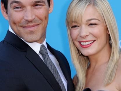 LeAnn Rimes kam mit ihrem Freund Eddie Cibrian. Trotz des schwierigen Beziehungsstarts (beide waren damals in festen Händen), strahlen sie jetzt über beide Ohren 