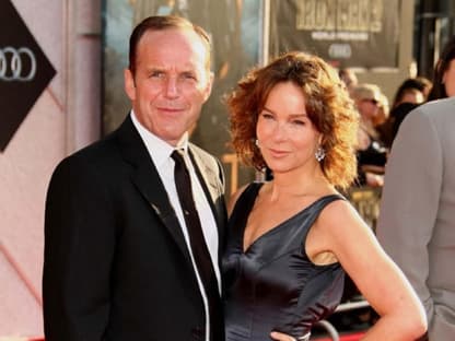 Clark Gregg brachte Ehefrau Jennifer Grey mit. Die Schauspielerin ist vor allem durch ihre Rolle als "Baby" an der Seite von Patrick Swayze in "Dirty Dancing" bekannt geworden