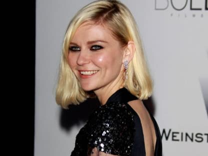 Kirsten Dunst präsentiert in Cannes ihren neuen Film "Bastard". Doch was ist da passiert? Vielleicht hätte die Schauspielerin vor der glamourösen Gala doch noch einmal einen Friseur aufsuchen sollen