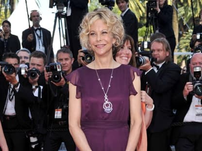 Auch Hollywood-Star Meg Ryan reiste an die Cote dAzur. Bei der Premiere von "Biutiful" sorgte sie für ordentlich Blitzlichgewitter und Gesprächsstoff: Hat sie etwa schon wieder die Botox-Spritze angesetzt?