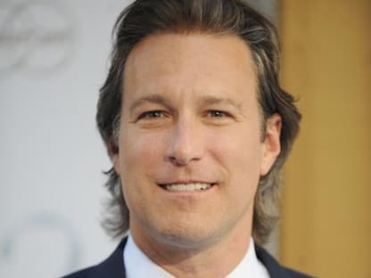 John Corbett tritt als "Aiden" im zweiten Teil wieder in Carries Leben auf