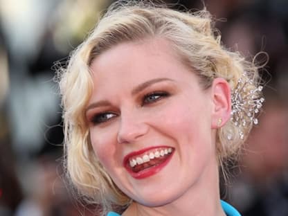 Lange nicht mehr gesehen: Kirsten Dunst auf dem roten Teppich