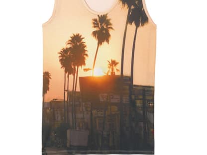 Diesen Sonnenaufgang können wir ab jetzt jeden Tag genießen! Tanktop mit Foto-Print von The Kooples, ca. 95 Euro