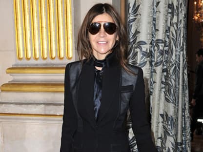 Die ehemalige Chefredakteurin der französischen Vogue, Carine Roitfeld, ist noch immer ein gern gesehener Gast auf den Schauen