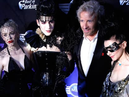 Thomas Gottschalk umringt von "Life Ball"-Besuchern