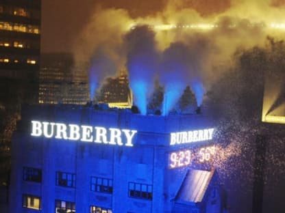 Das Burberry-Gebäude in New York erstrahlte