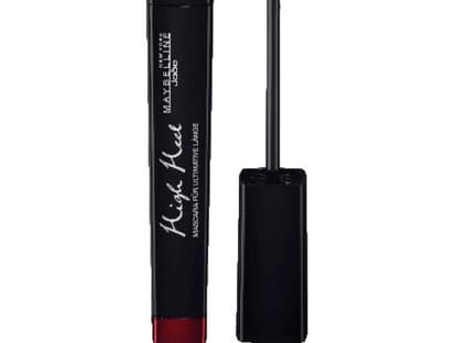 "High Heel Mascara für ultimative Länge" von Maybelline Jade lässt Wimpern länger und definierter aussehen. Schwarzer Lack-Glanz umhüllt jedes Härchen und pflegt mit Pro Vitamin B5, ca. 11 Euro