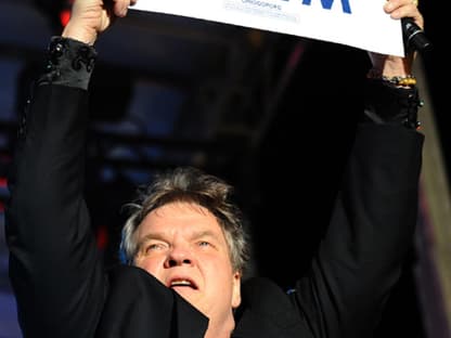 Ebenso wie Meat Loaf, der seine Fans bei einem Konzert in Ohio zu einem Sprechgesang aufforderte: "Und jetzt alle: Mitt Romney!" 12.000 Anhänger unterstützen ihn