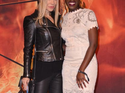 Strike a pose: Xenia Seeberg mit Ivy Quainoo