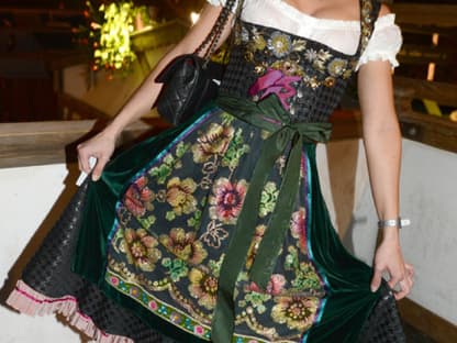 Tänzerin Isabel Edvardsson im niedlichen Dirndl