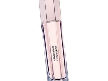 FÃ¼r die Handtasche: Flowerbomb mit Berga´­motte, Freesie und Patschuli von Viktor und Rolf, Pocketspray EdP, 4 x 15 ml, ca. 95 Euro