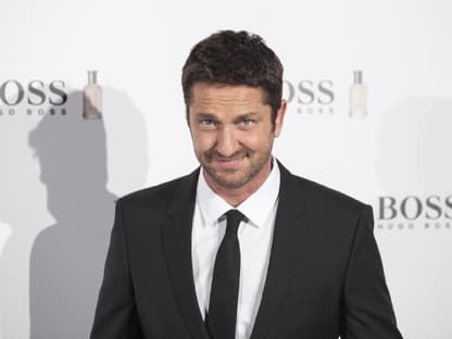 Gerard Butler grinst