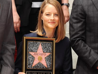 Jodie Foster mit ihrem Stern auf dem Walk of Fame in Hollywood