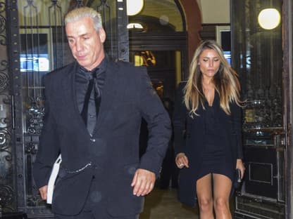 Till Lindemann und Sophia Thomalla gehen hintereinander