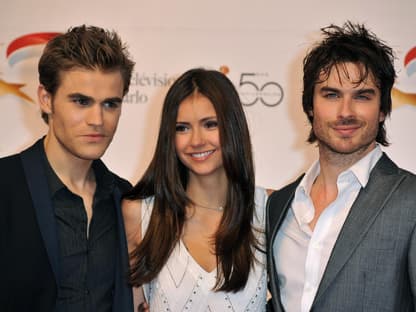 Paul Wesley, Nina Dobrev und Ian Somerhalder posieren zusammen