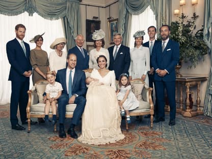 Taufe von Prinz Louis: Die britischen Royals auf einem Familienbild