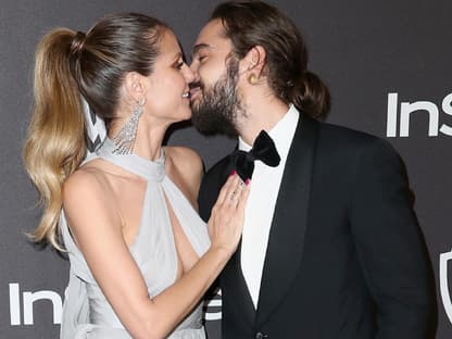 Heidi Klum und Tom Kaulitz küssen sich.