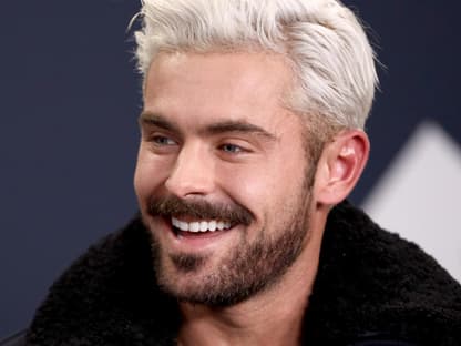 Zac Efron mit blonden Haaren