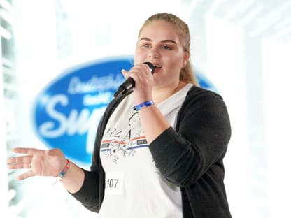 Estefania Wollny singt beim Casting von DSDS