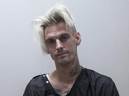 Aaron Carter sieht erschöpft aus.