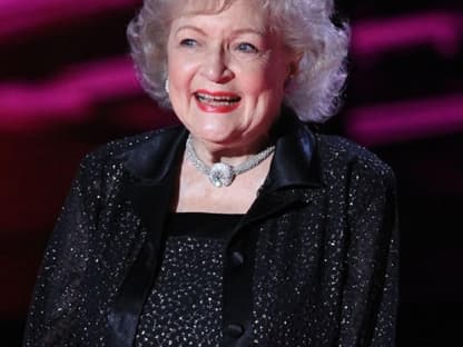 Unser Lieblings-"Golden Girl" Betty White durfte den "MTV Generation Award" an Sandra Bullock übergeben