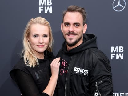 Anna Hofbauer und Marc Barthel posieren zusammen