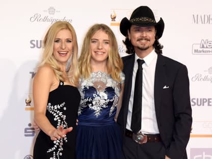 Stefanie Hertel mit Lanny Lanner und Johanna Mross auf red carpet