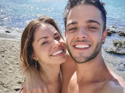 Selfie von Christina Luft und Luca Hänni am Strand