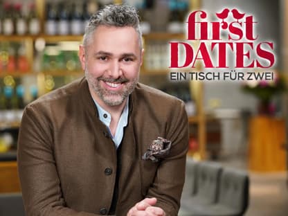 Roland Trettl mit "First Dates"-Logo