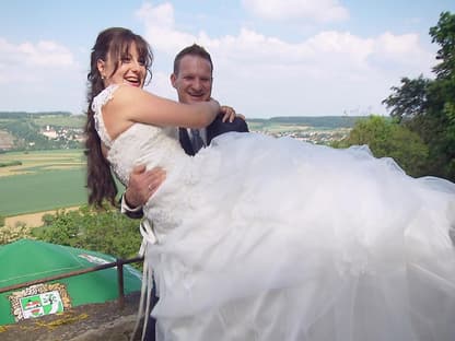 Das "Bauer sucht Frau"-Paar Jörg und Vanessa bei ihrer Hochzeit.