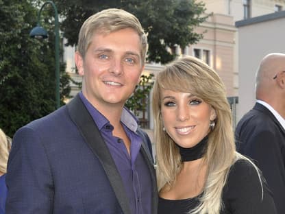 Tim Sandt und Annemarie Eilfeld stehen zusammen