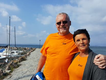 Didi Leithäuser mit seiner Frau Sabine am Hafen