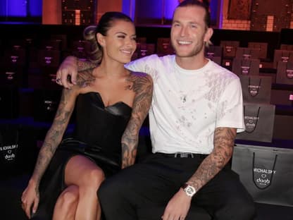 Sophia Thomalla und Loris Karius Arm in Arm