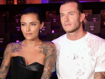 Sophia Thomalla und Loris Karius posieren nebeneinander