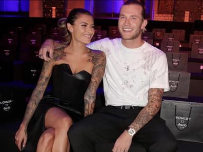 Sophia Thomalla und Loris Karius Arm in Arm