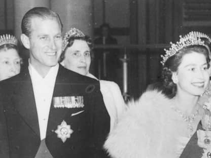 Prinz Philip und Queen Elizabeth II. lächeln 