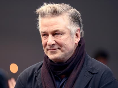 Alec Baldwin mit Schal