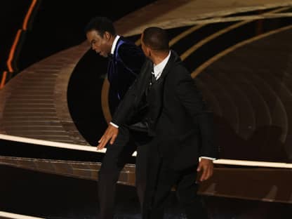 Will Smith ohrfeigt Chris Rock bei den Oscars 2022